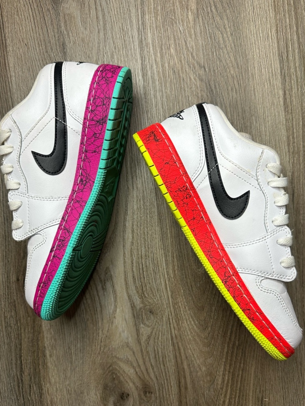 Air Jordan 1 Low Multi-Color Midsoles Size 6y White Pink Orange Blue CV9548-100 - Picture 8 of 10